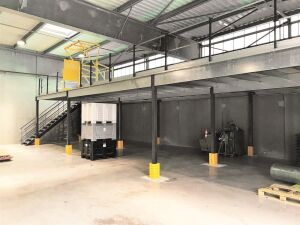 LAGERBÜHNE MIT BODEN - 2.400 X 20.000 X 20.000 MM...