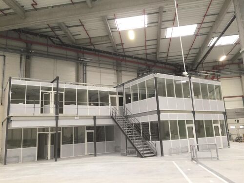LAGERBÜHNE MIT BODEN - 2.100 X 8.000 X 9.000 MM (HXBXT) - 500 KG/QM - Graphitgrau RAL 7024