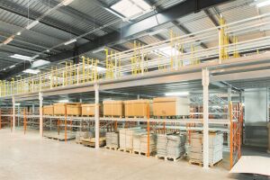 LAGERBÜHNE MIT BODEN - 2.100 X 20.000 X 20.000 MM...