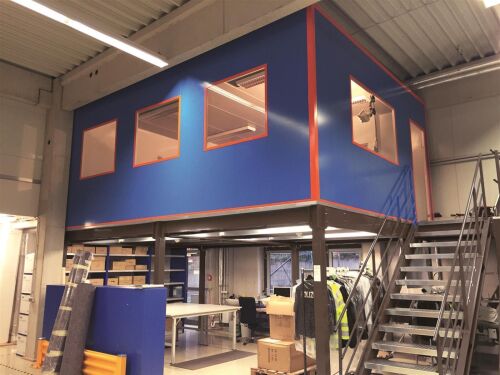 LAGERBÜHNE MIT BODEN - 2.400 X 11.000 X 13.000 MM (HXBXT) - 500 KG/QM - Graphitgrau RAL 7024