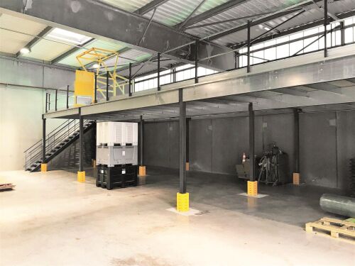 LAGERBÜHNE MIT BODEN - 3.000 X 11.000 X 11.000 MM (HXBXT) - 500 KG/QM - Graphitgrau RAL 7024