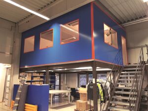 LAGERBÜHNE MIT BODEN - 3.000 X 11.000 X 15.000 MM...