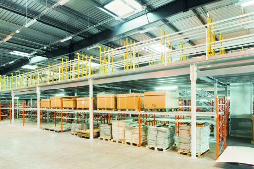 LAGERBÜHNE MIT BODEN - 2.100 X 10.000 X 13.000 MM (HXBXT) - 350 KG/QM - Graphitgrau RAL 7024