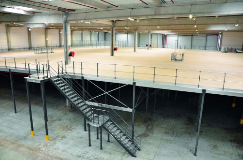 LAGERBÜHNE MIT BODEN - 2.400 X 12.000 X 15.000 MM (HXBXT) - 350 KG/QM - Graphitgrau RAL 7024